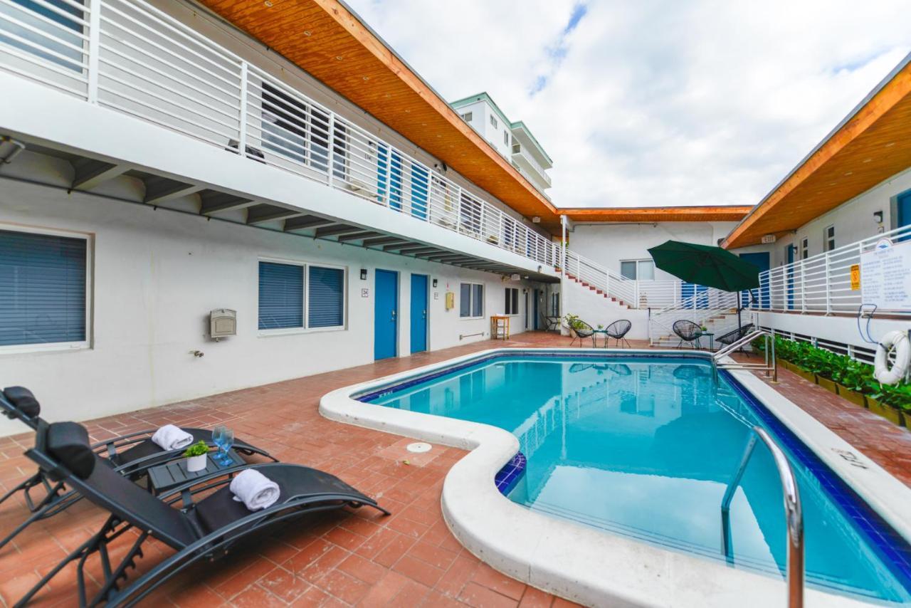 Cozy 1 Bedroom With Pool Steps From The Beach #47 Hollywood Exterior photo