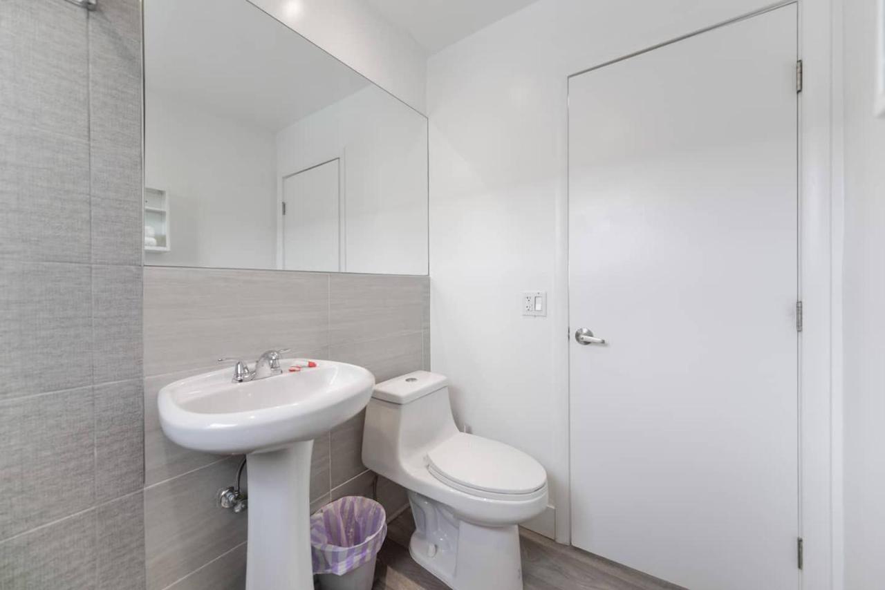 Cozy 1 Bedroom With Pool Steps From The Beach #47 Hollywood Exterior photo
