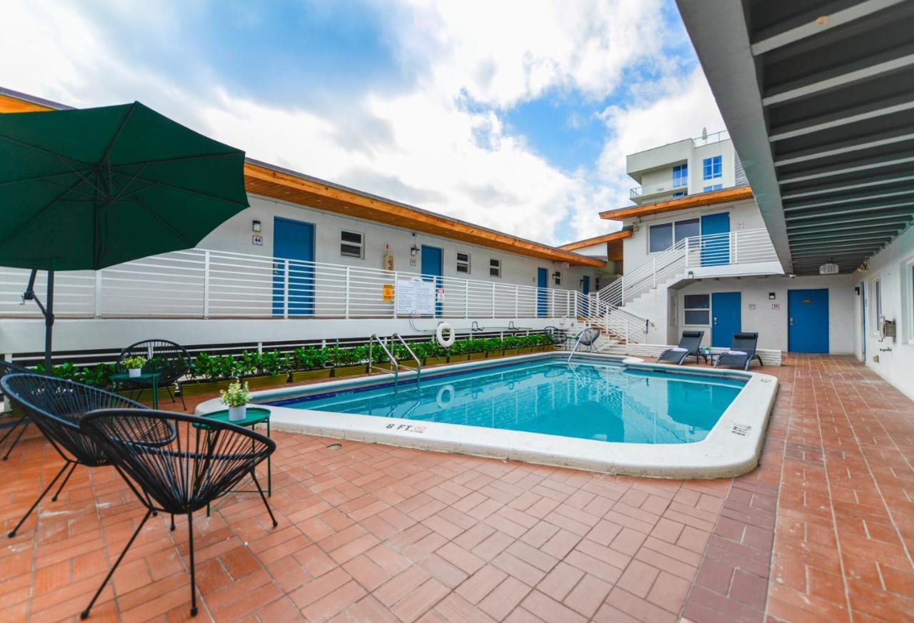 Cozy 1 Bedroom With Pool Steps From The Beach #47 Hollywood Exterior photo
