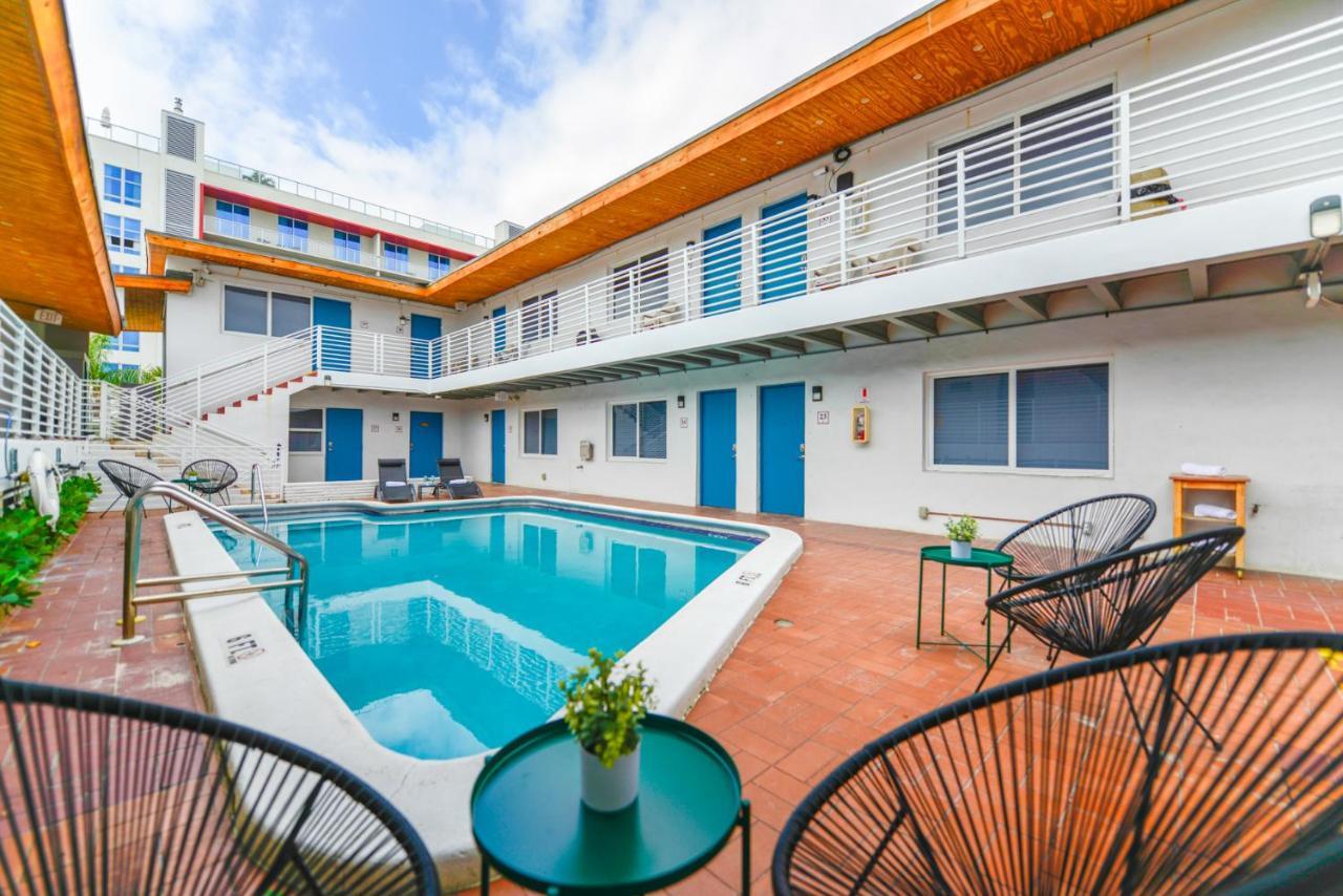 Cozy 1 Bedroom With Pool Steps From The Beach #47 Hollywood Exterior photo
